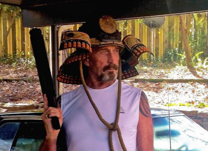 john-mcafee-mit-diesem-tweet-erklaert-er-bitcoin-btc-endgueltig-den-krieg