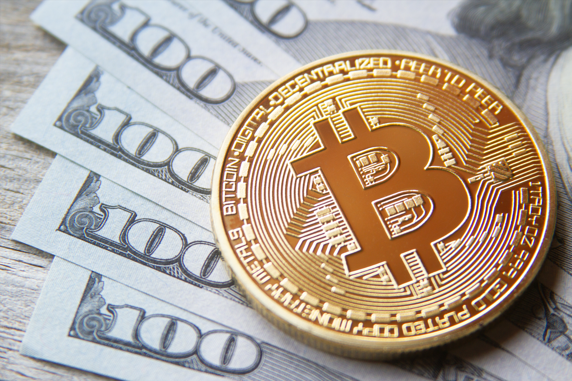1000 биткоинов. Биткоин. Криптовалюта доход.