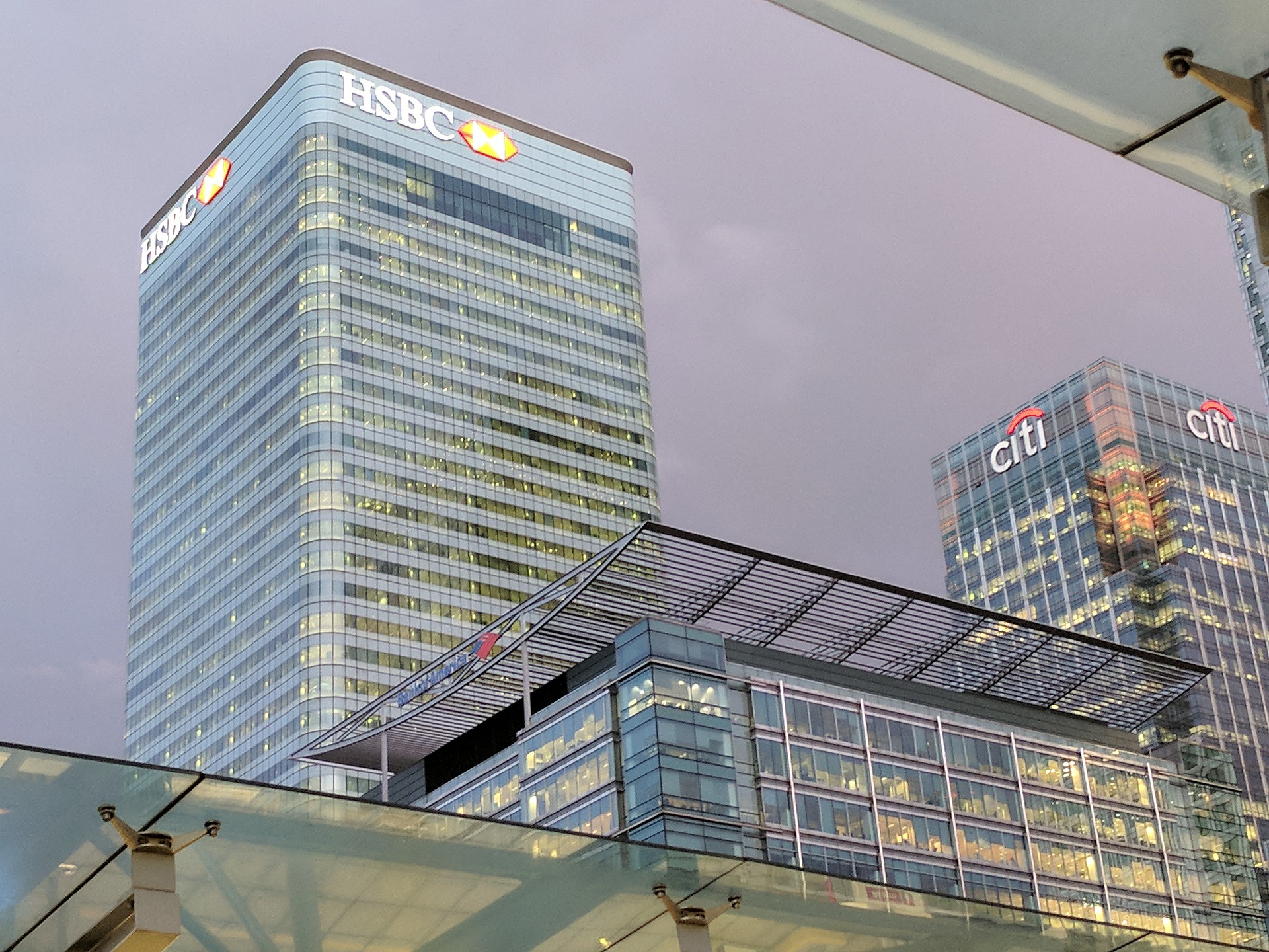 hsbc-verbietet-kunden-den-kauf-von-aktien-des-bitcoin-unterstuetzer-microstrategy