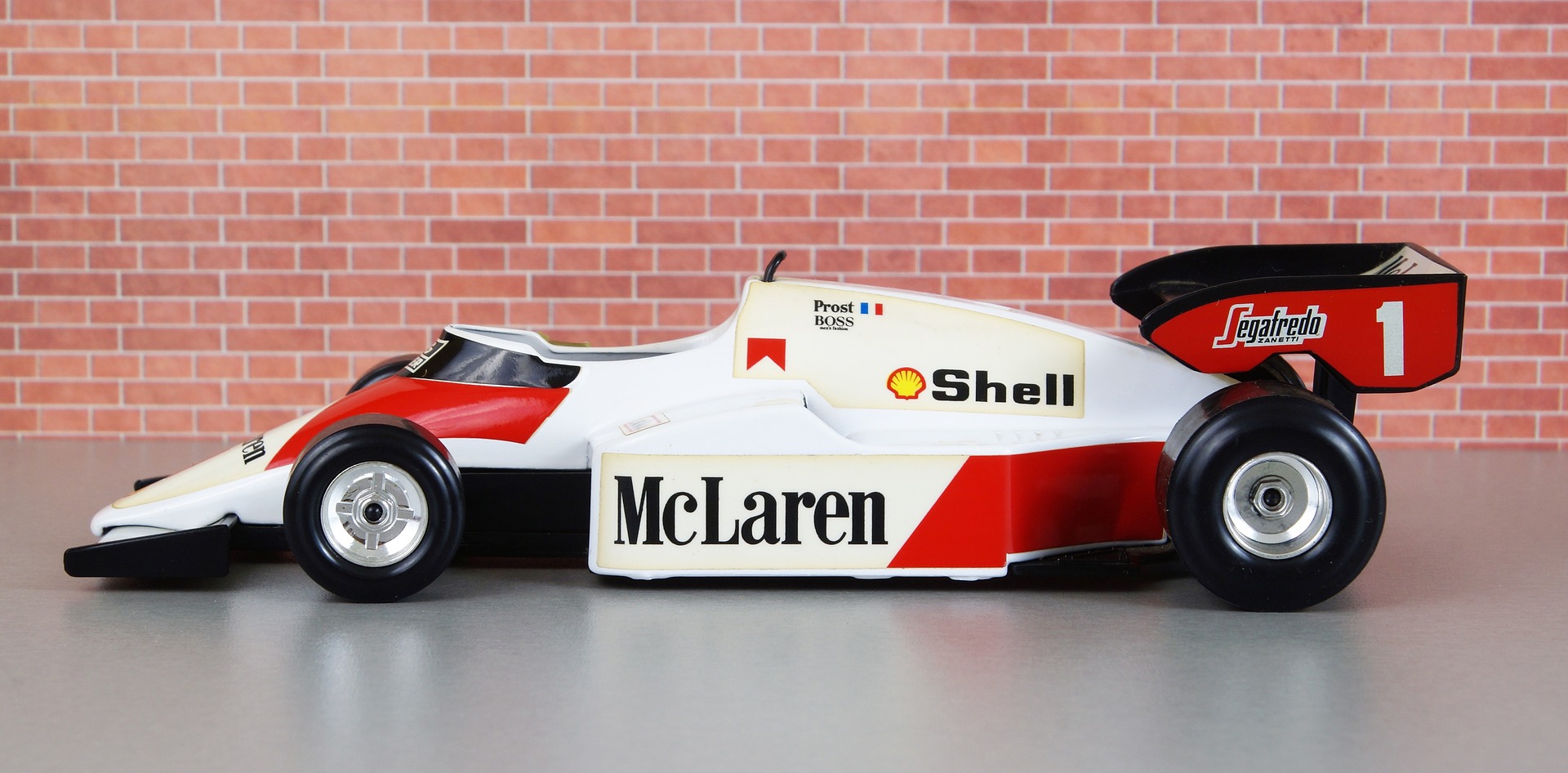mclaren-racing-unterzeichnet-tezos-als-blockchain-und-nft-partner