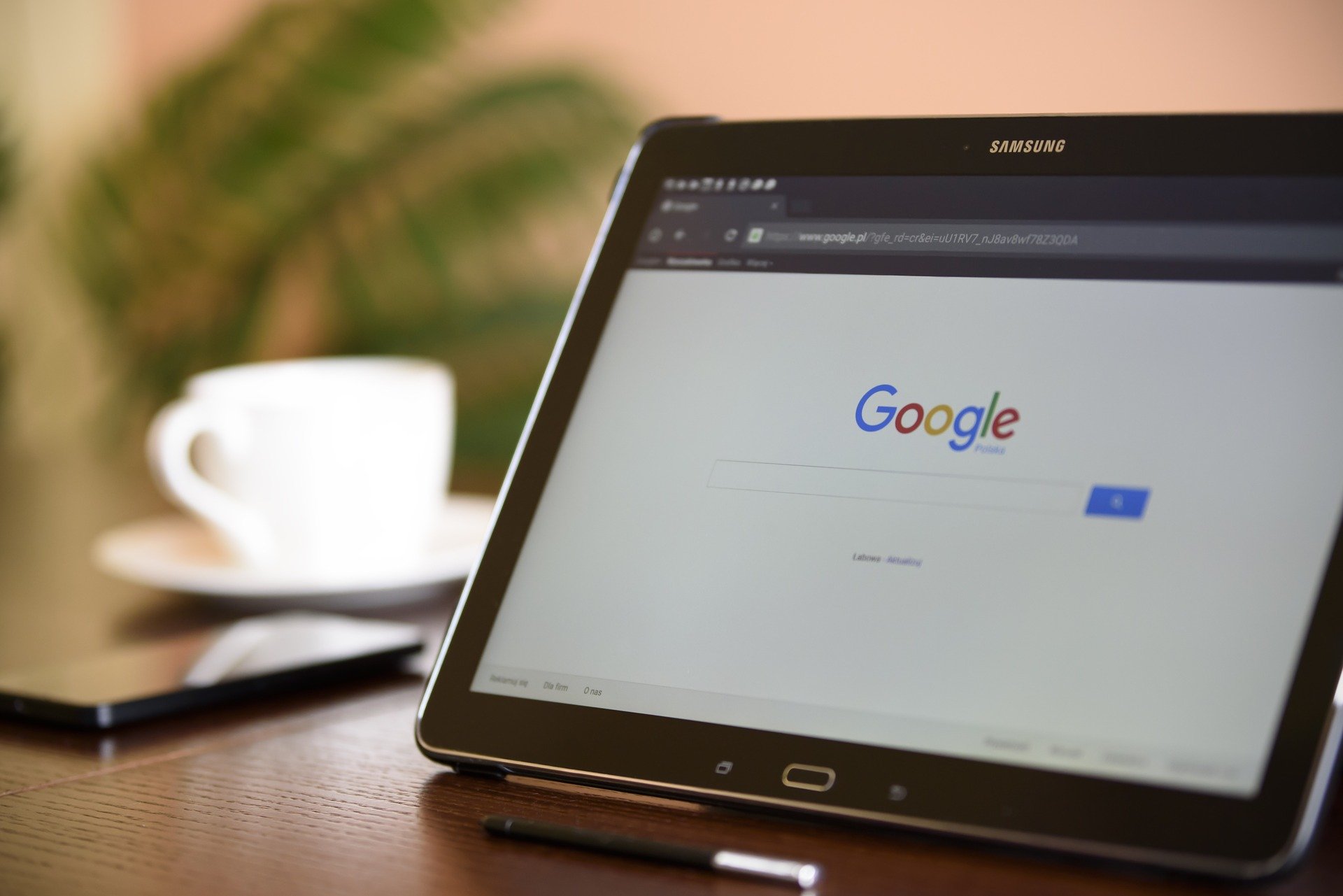 google-bringt-krypto-anzeigen-mit-neuer-richtlinie-zurueck