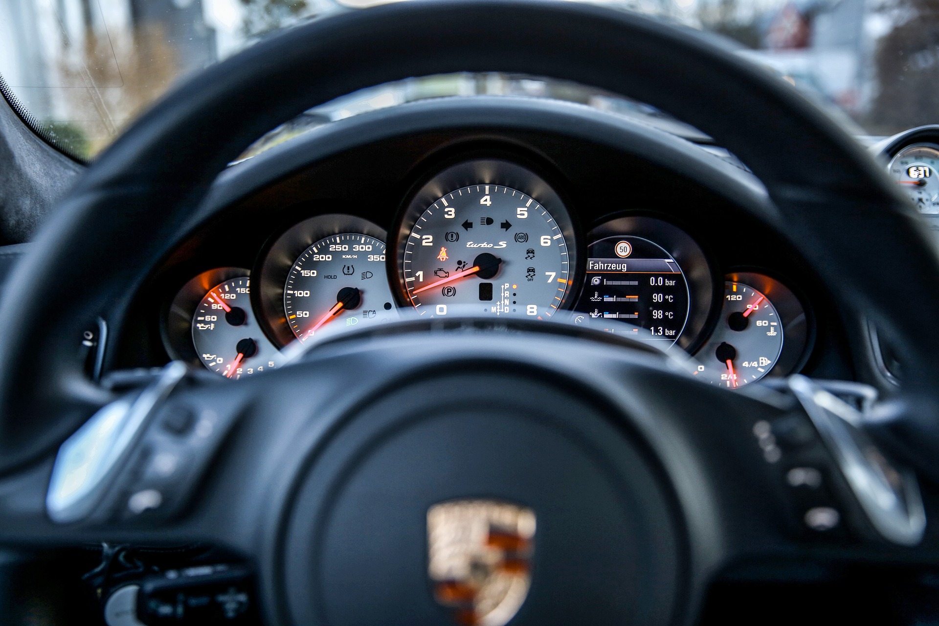 porsche-versteigert-exklusive-design-skizze-als-nft