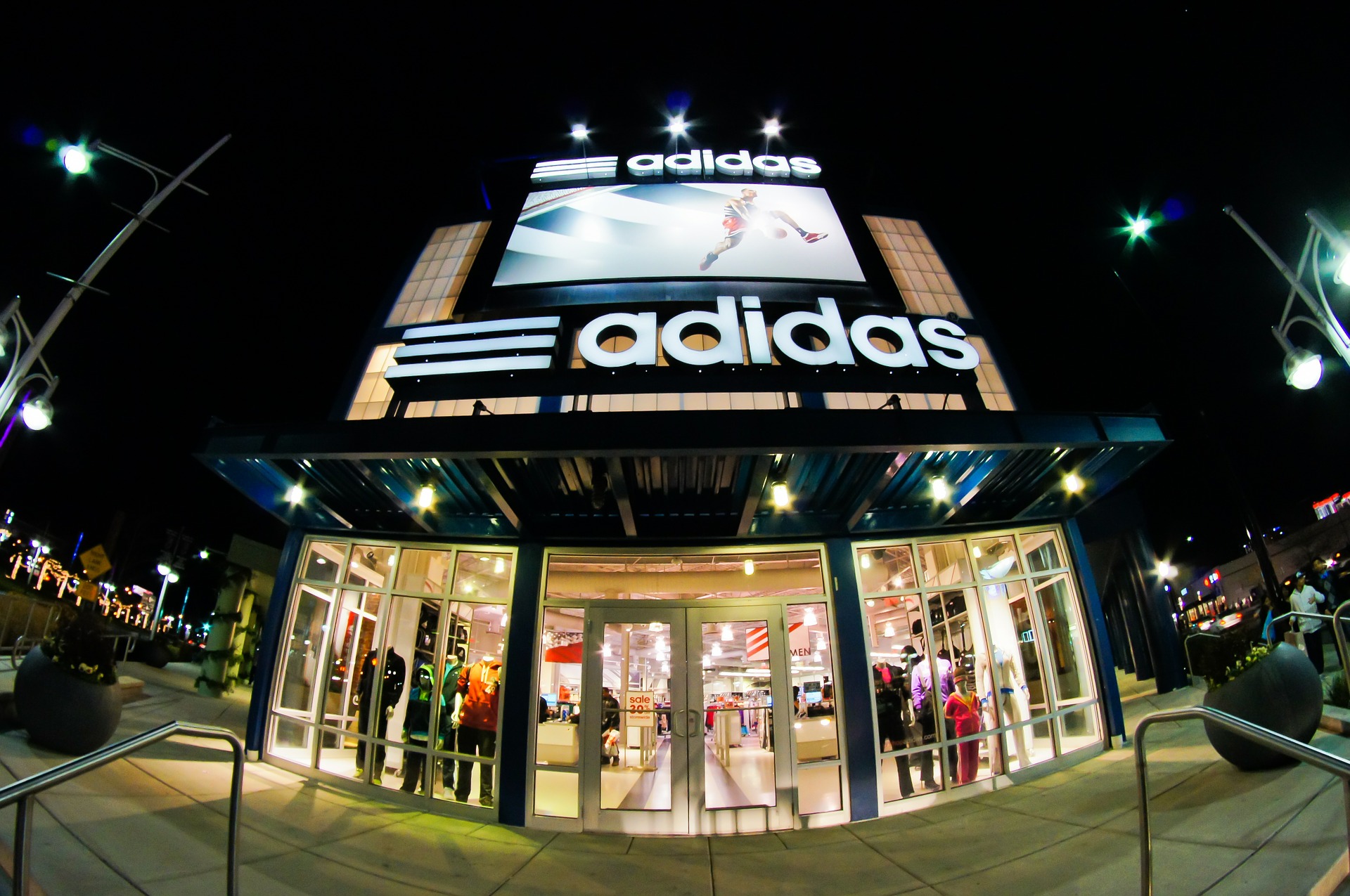 adidas-originals-kuendigt-partnerschaft-mit-coinbase-an