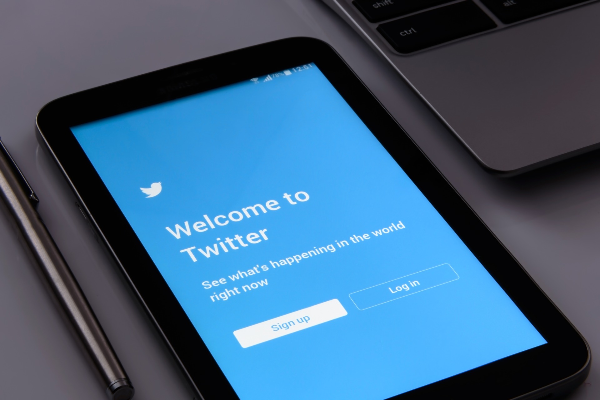 umbenennung-von-twitter-zu-x-loest-debatte-ueber-neuen-namen-fuer-tweets-aus